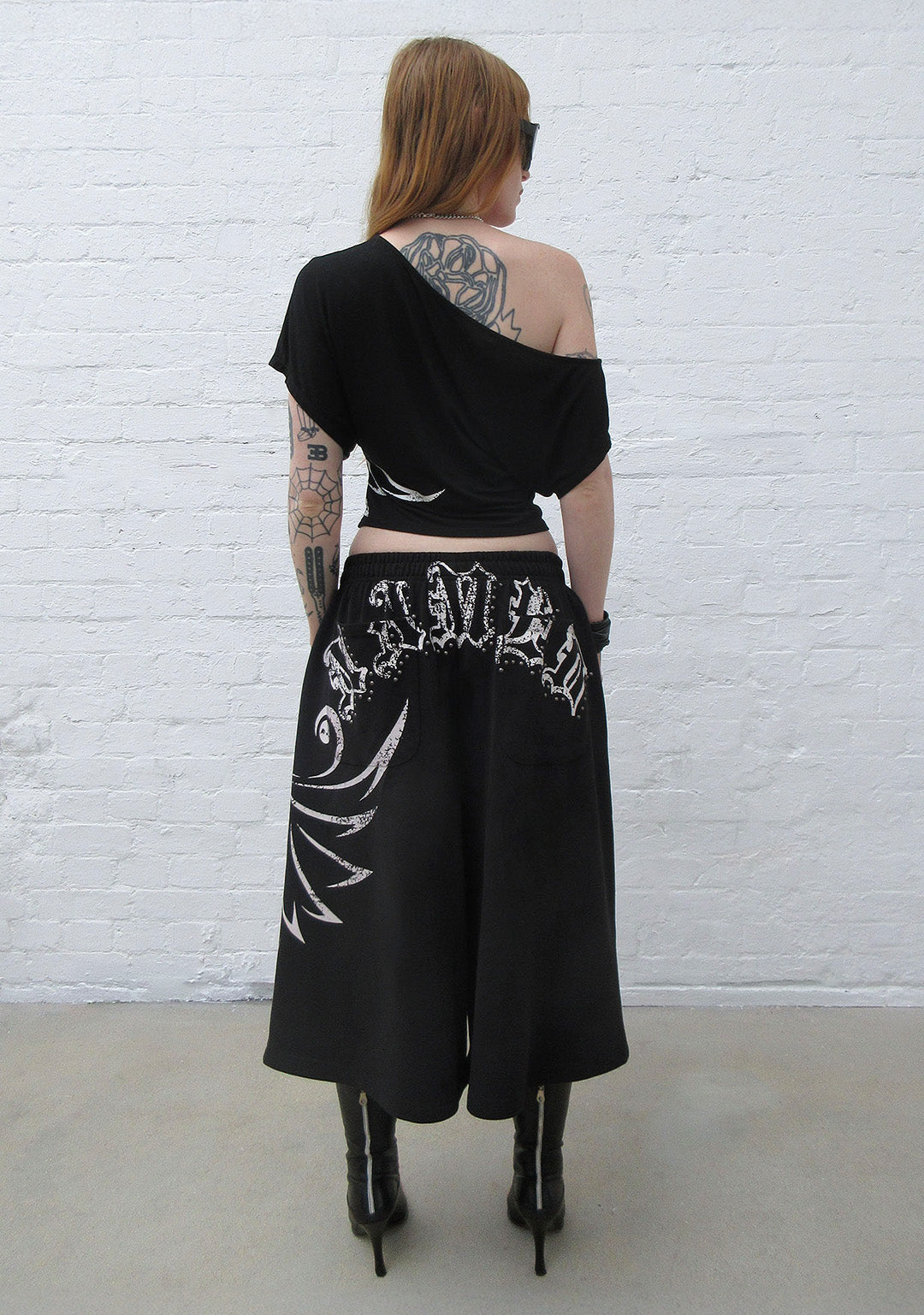 OUTLAW OVERSIZED SWEATSHORTS BLACK